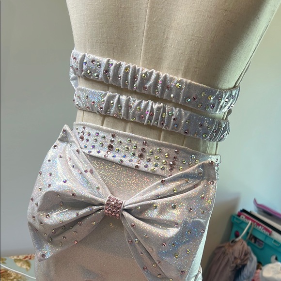 Glittering Silver Dance Costume with Rhinestone Bow - Picture 4 of 7